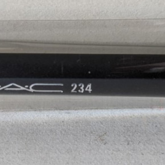 MAC 234 Split Fibre Blending Brush - Picture 2 of 3